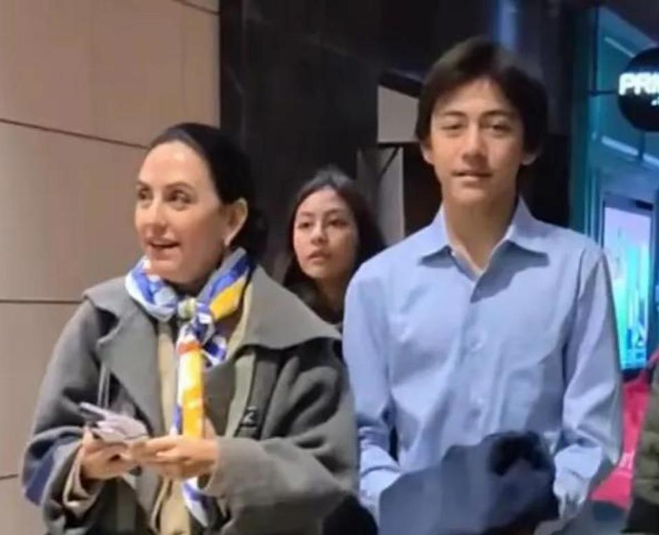 14岁诺一上法国新闻,长小胡子变化大,褪去混血感笑起来好像刘烨(组图) - 25