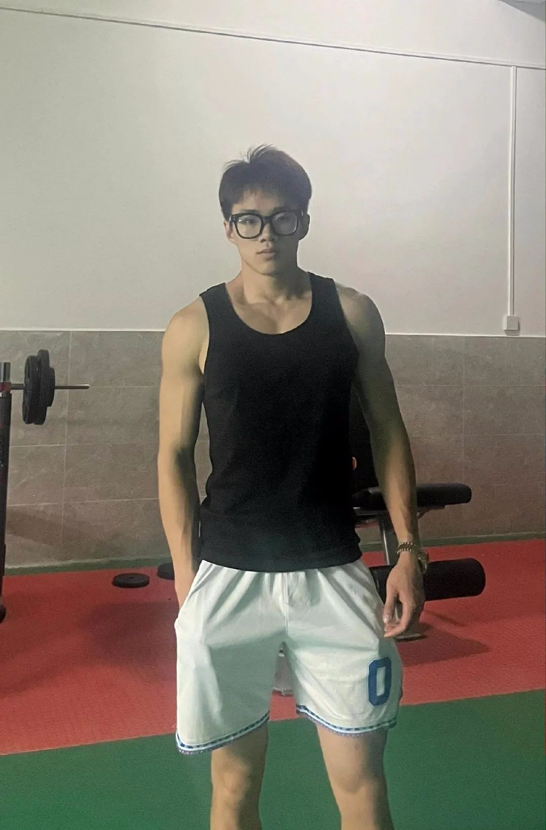 【帅哥】22岁重庆猛男崽儿,精悍公狗腰饱满胸肌,这人鱼线太绝了谁顶得住(组图) - 20
