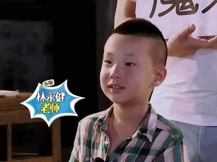 14岁诺一上法国新闻,长小胡子变化大,褪去混血感笑起来好像刘烨(组图) - 36