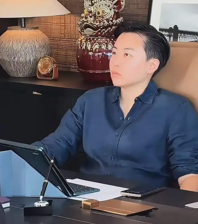 起猛了！“女霸总”叶海洋被逼宫，女友深夜官宣恋情，曝多张床照（组图） - 12