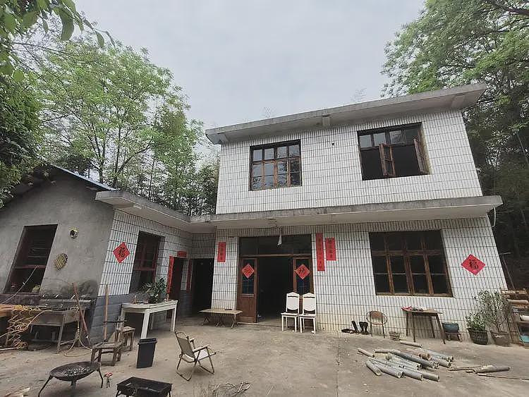 00后小伙放弃城区合租房,每月1000元租长沙农村院落:不影响上班,一口气签十年(组图) - 1