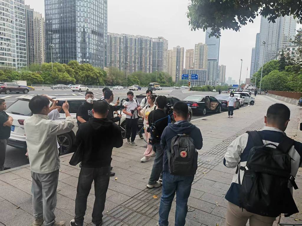 “9岁女孩被老师砸伤案”二审宣判:维持原判!(组图) - 3