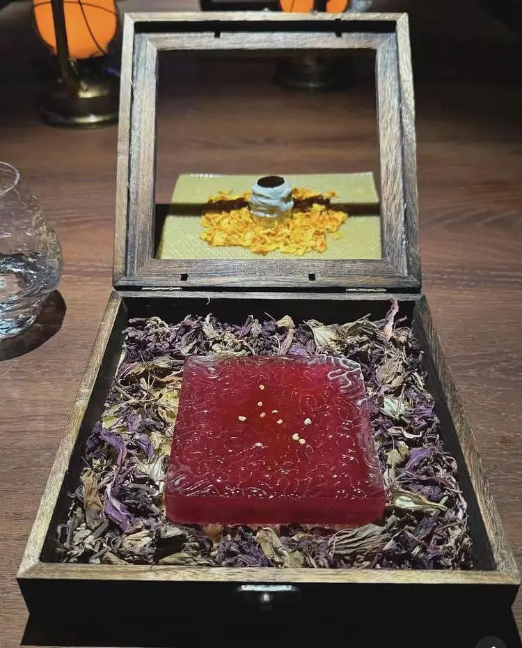 这不是玩笑?上海这家餐厅,请你啃树叶、吃大象粑粑,人均餐费居然要这个数...(组图) - 4