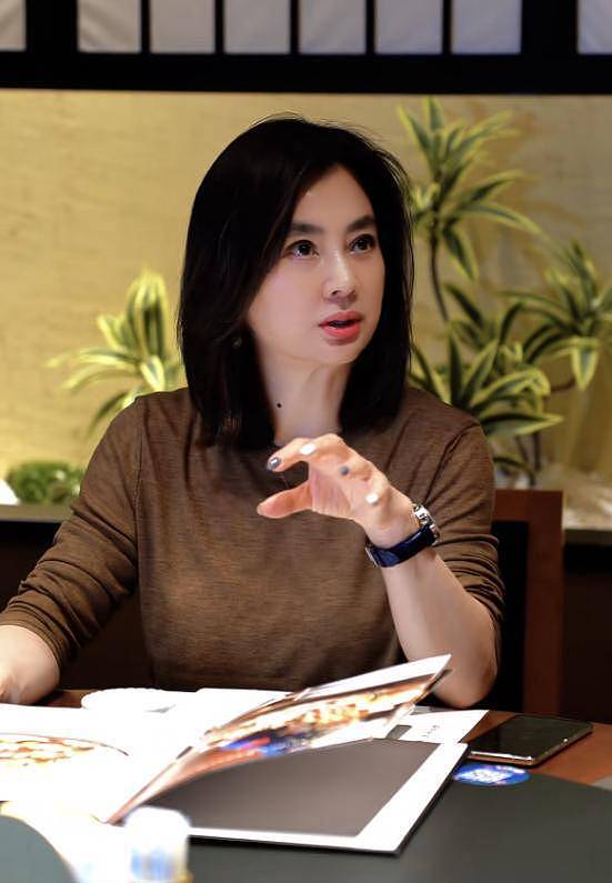 61岁傅艺伟罕现身!儿子已去世一年多,与李玲玉相聚状态超好(组图) - 4