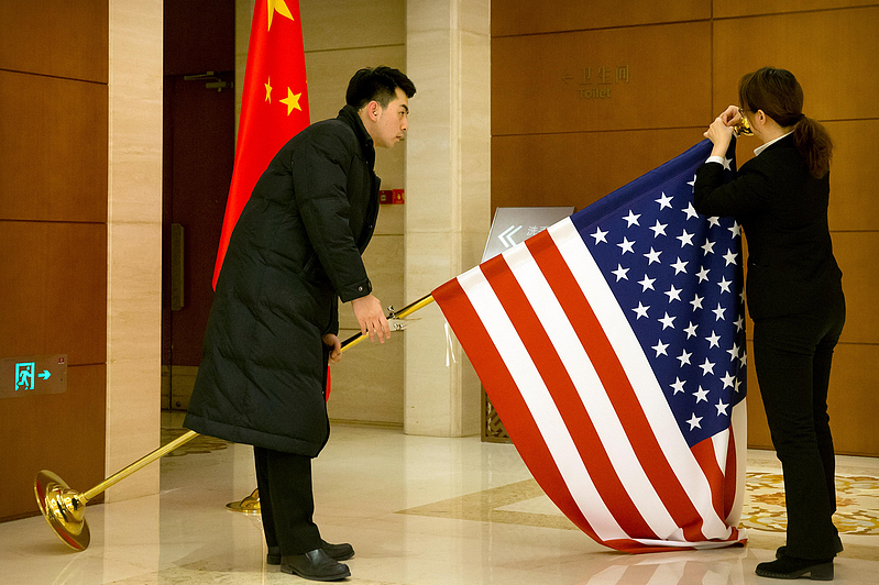 美征收104%关税生效!中国官媒:谈判大门并未关上(组图) - 1