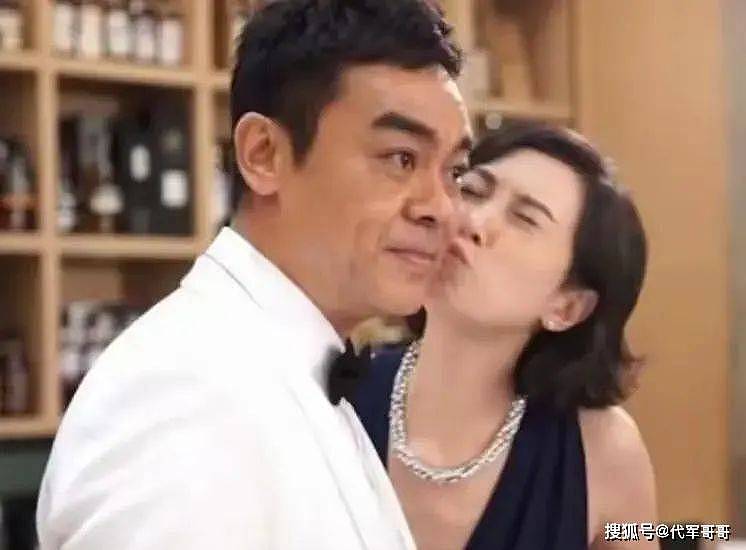 刘青云郭蔼明近况曝光,结婚27年没孩子,夫妻恩爱(组图) - 4