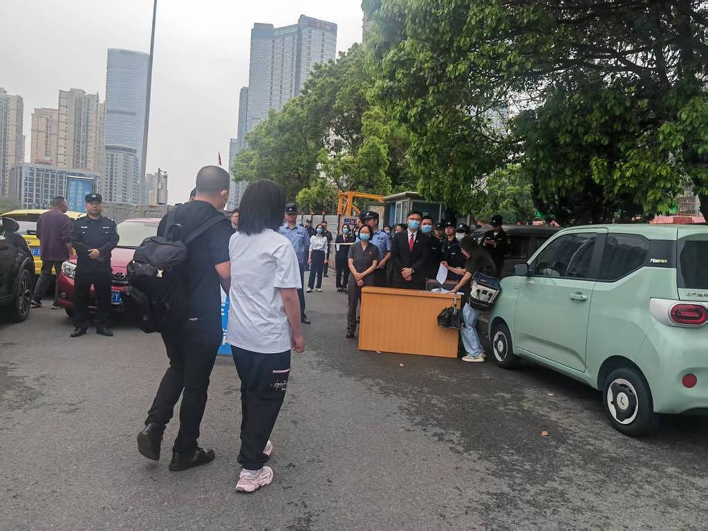 “9岁女孩被老师砸伤案”二审宣判:维持原判!(组图) - 2