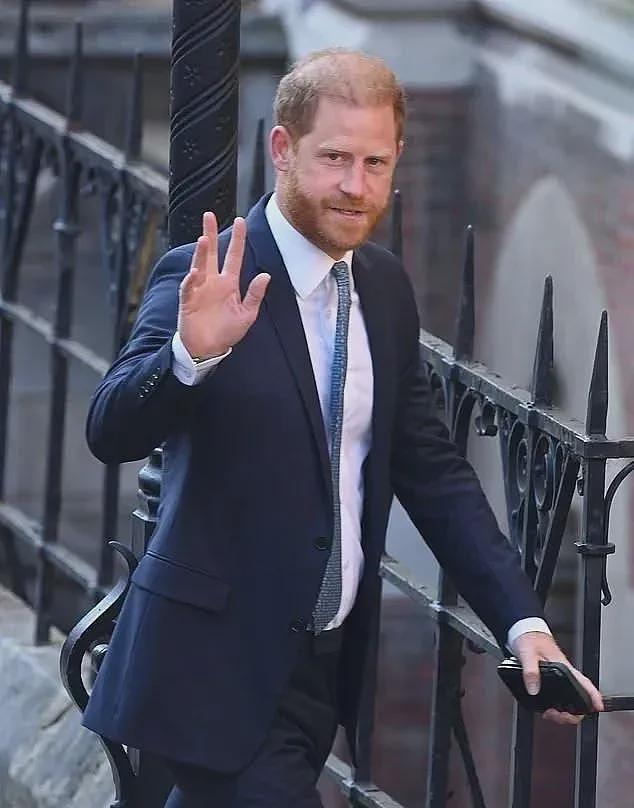 哈里终于回英国?打官司称“脱英是被迫”,“被孤立”!查尔斯赶紧跑了...(组图) - 2