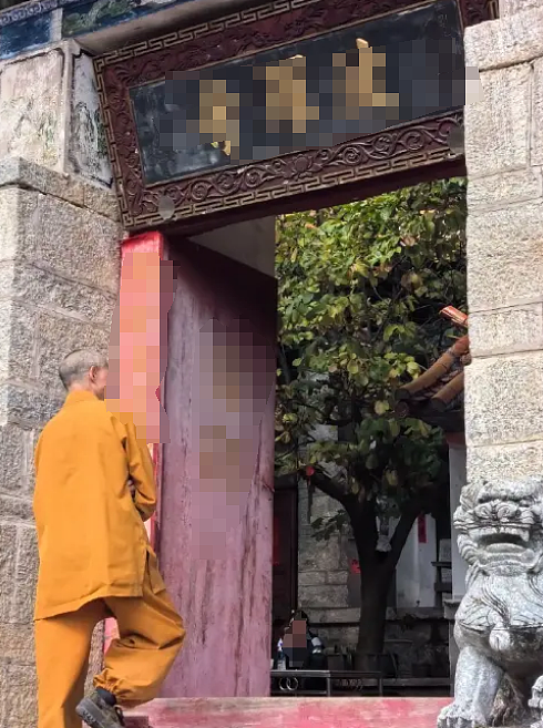 女生自曝去寺庙却遭老方丈摸臀咸猪手,不敢说地点评论区竟挖出更多猛料(组图) - 21