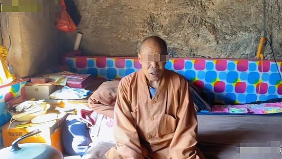 女生自曝去寺庙却遭老方丈摸臀咸猪手,不敢说地点评论区竟挖出更多猛料(组图) - 2