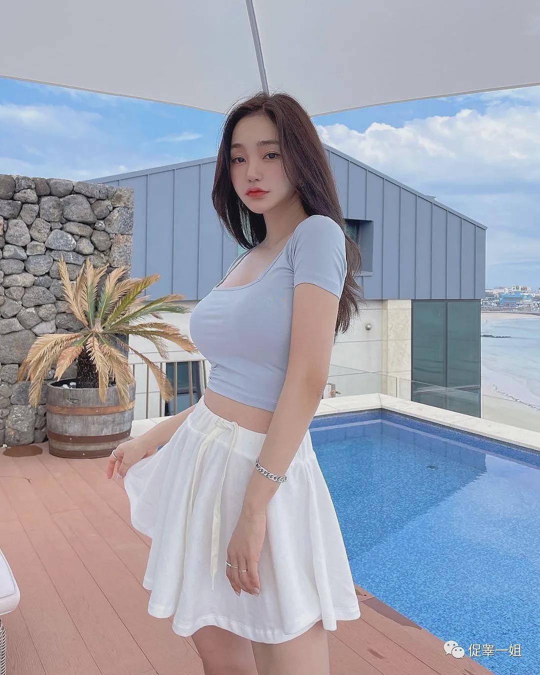 【美女】泳池惊现“S级蚂蚁腰”女神，网友：直击我的小心脏（组图） - 21