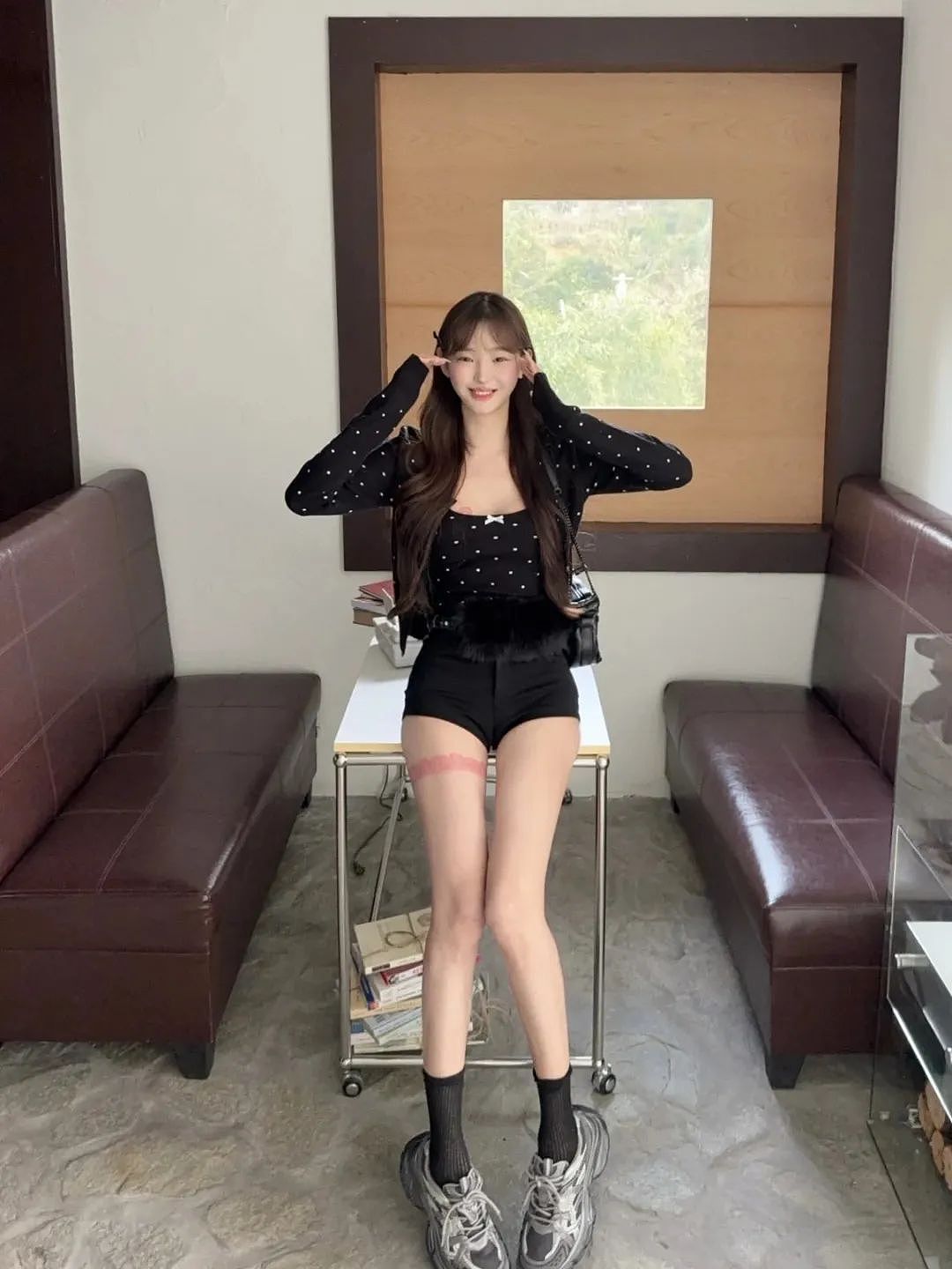【美女】95后“漫画腿”女生的心机穿搭!短裤长腿,这么穿好看到爆炸(组图) - 3