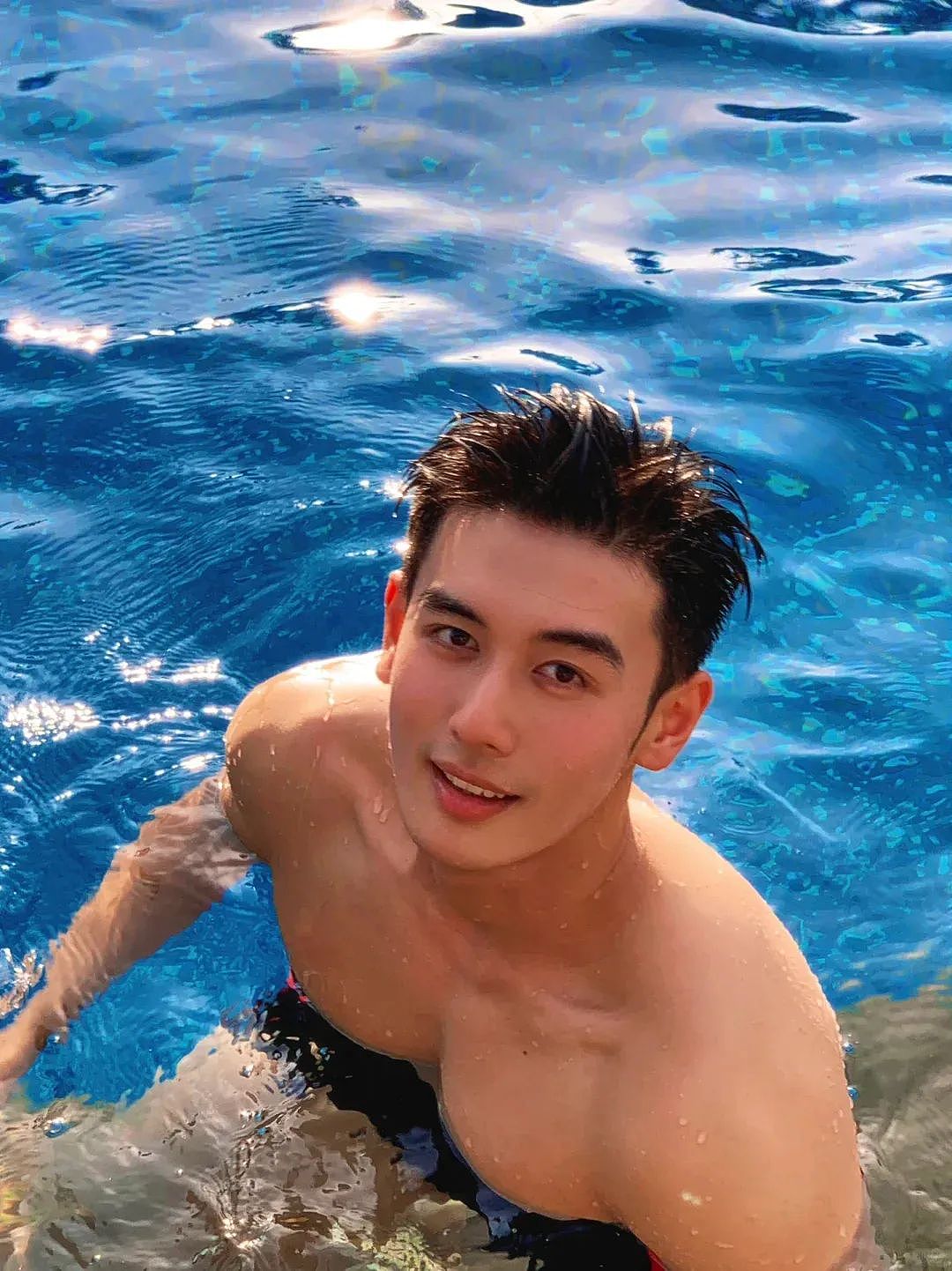 【帅哥】25岁广州男模，宽肩胸肌手臂线条，这脂包肌轮廓清晰惹人爱（组图） - 4