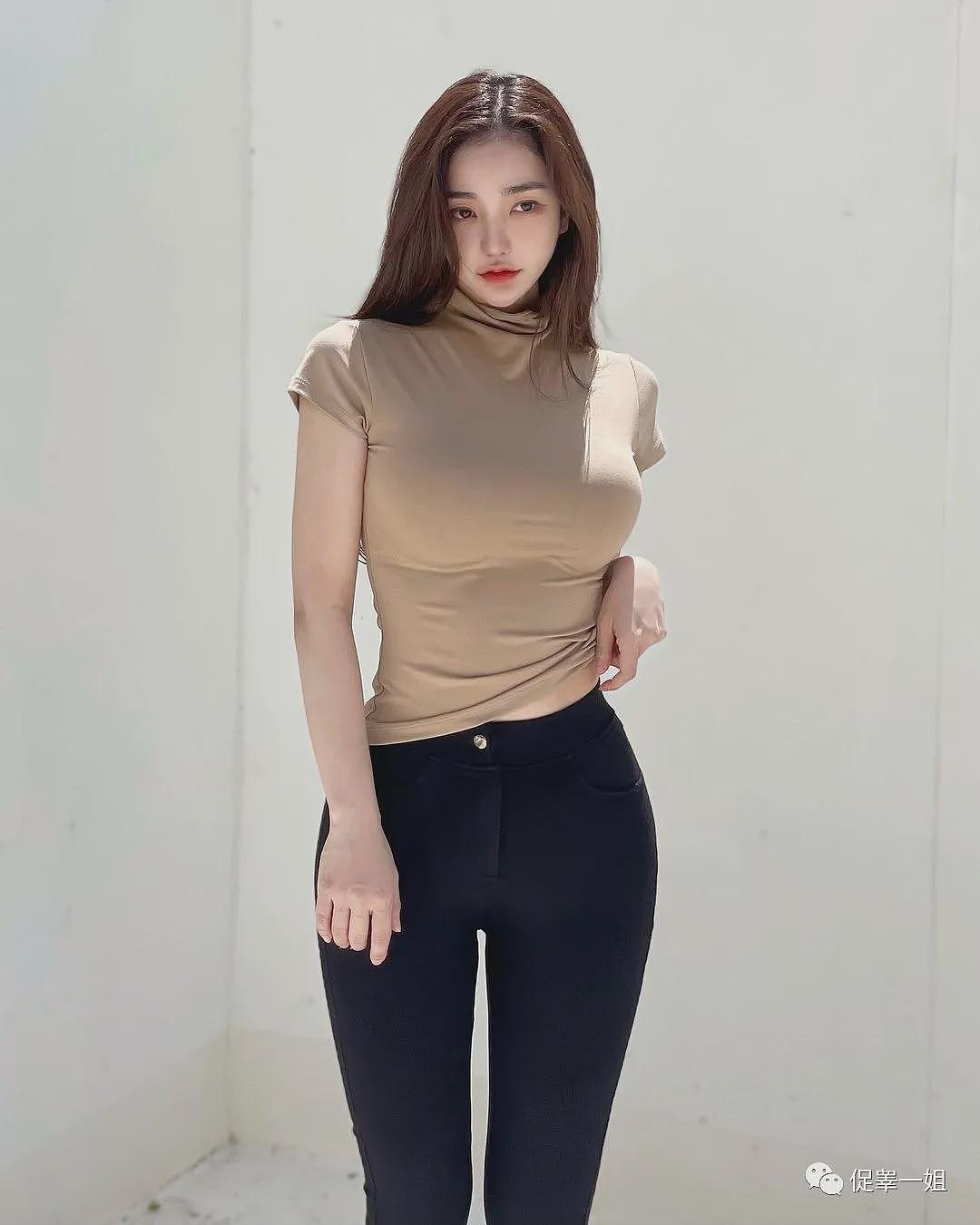 【美女】泳池惊现“S级蚂蚁腰”女神，网友：直击我的小心脏（组图） - 1