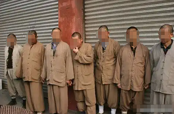 女生自曝去寺庙却遭老方丈摸臀咸猪手,不敢说地点评论区竟挖出更多猛料(组图) - 12