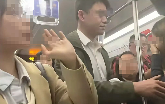 上海地铁猥琐男身份被扒：一滩液体，污了一身体面（组图） - 4