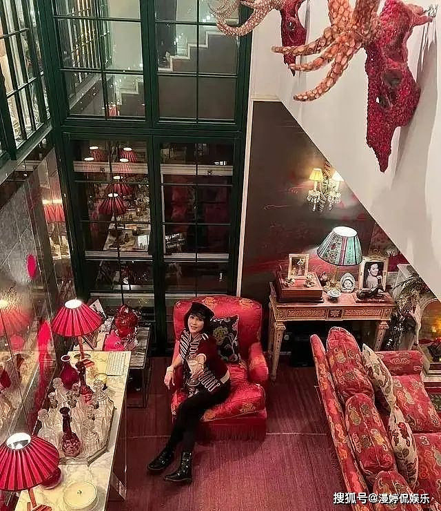 刘嘉玲陪家人出游，视帅气侄子如己出，据传侄子将继承超10亿财产（组图） - 2
