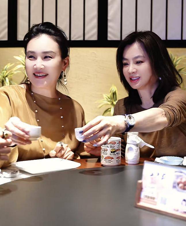 61岁傅艺伟罕现身!儿子已去世一年多,与李玲玉...(组图) - 6