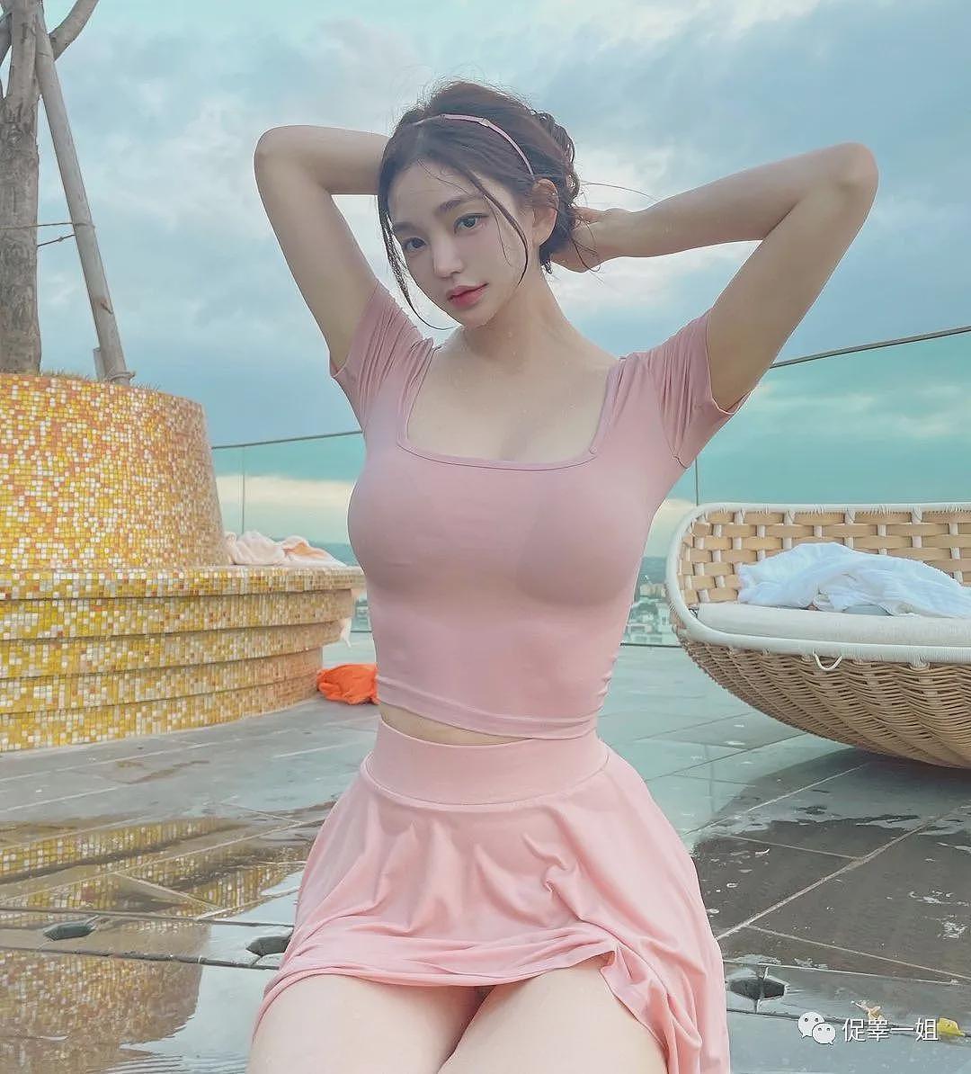 【美女】泳池惊现“S级蚂蚁腰”女神，网友：直击我的小心脏（组图） - 18