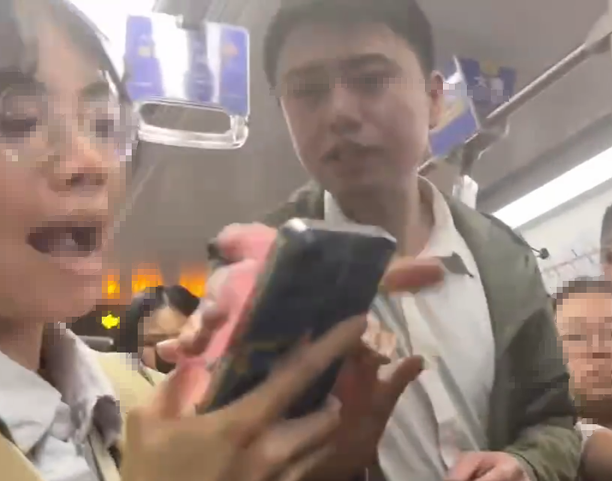 上海地铁猥琐男身份被扒：一滩液体，污了一身体面（组图） - 6