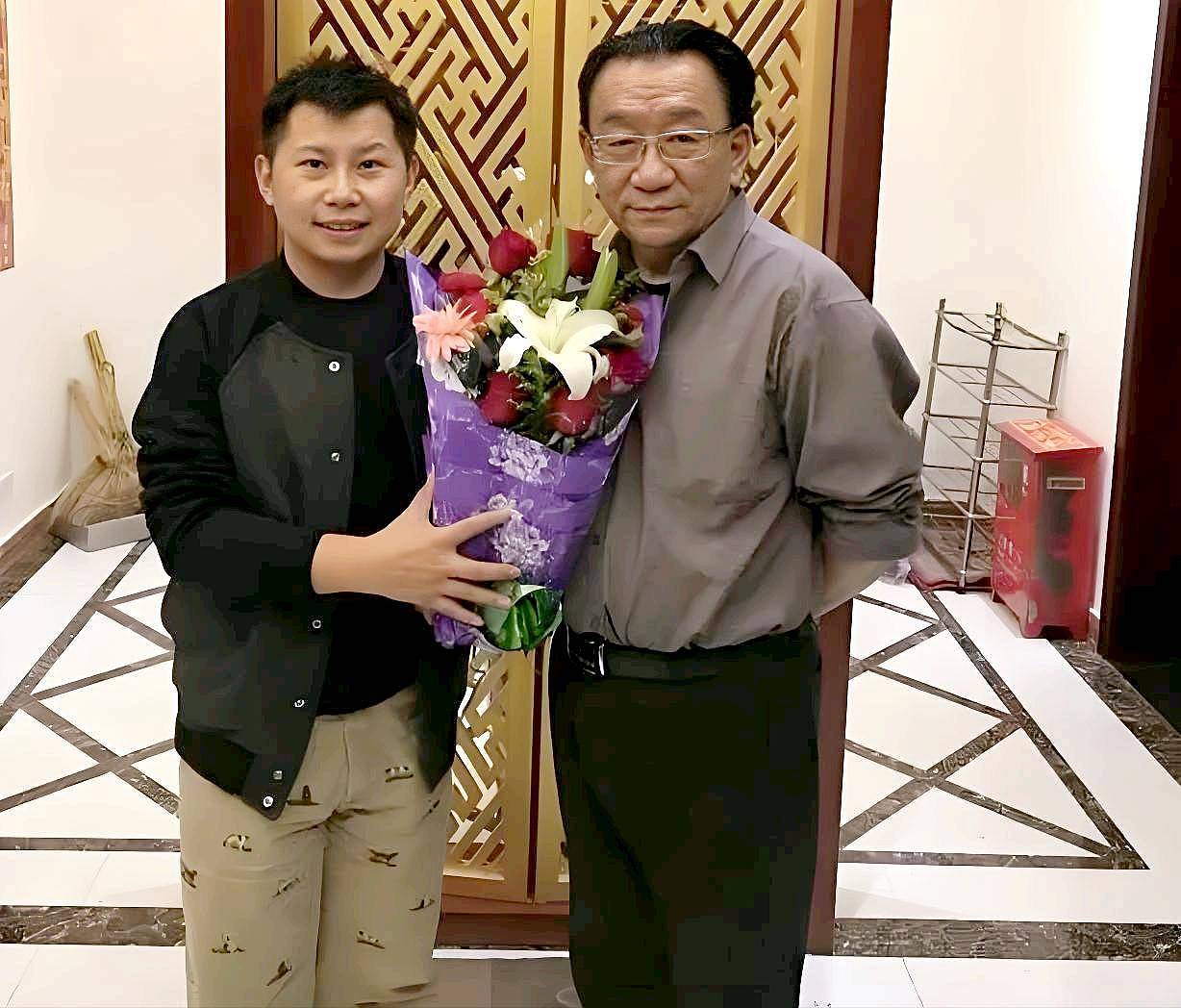 侯耀华:清明节给父亲侯宝林扫墓,他单身了13年(组图) - 14