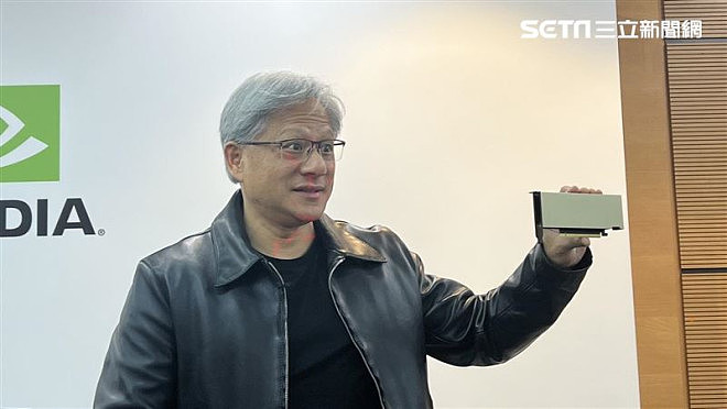 传黄仁勋赴晚宴，特朗普撤回对中出口芯片限制（图） - 1