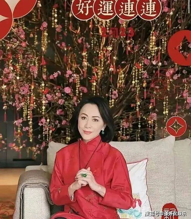 刘嘉玲陪家人出游，视帅气侄子如己出，据传侄子将继承超10亿财产（组图） - 3