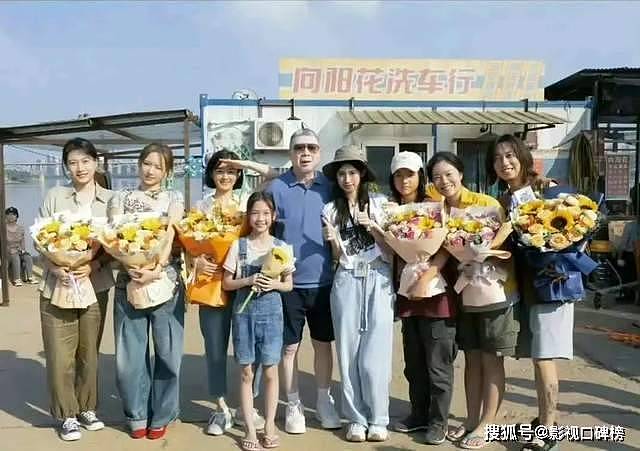 18年后，赵丽颖与冯小刚再度合作，网友预感这一部电影又要拿奖了（组图） - 17