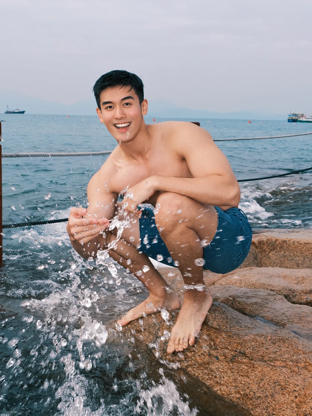 【帅哥】25岁广州男模，宽肩胸肌手臂线条，这脂包肌轮廓清晰惹人爱（组图） - 18