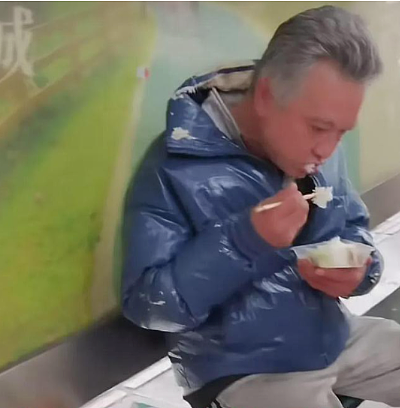 中国知名导演被曝流落街头!身患疾病无家可归!(组图) - 2