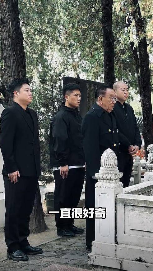 侯耀华:清明节给父亲侯宝林扫墓,他单身了13年(组图) - 3