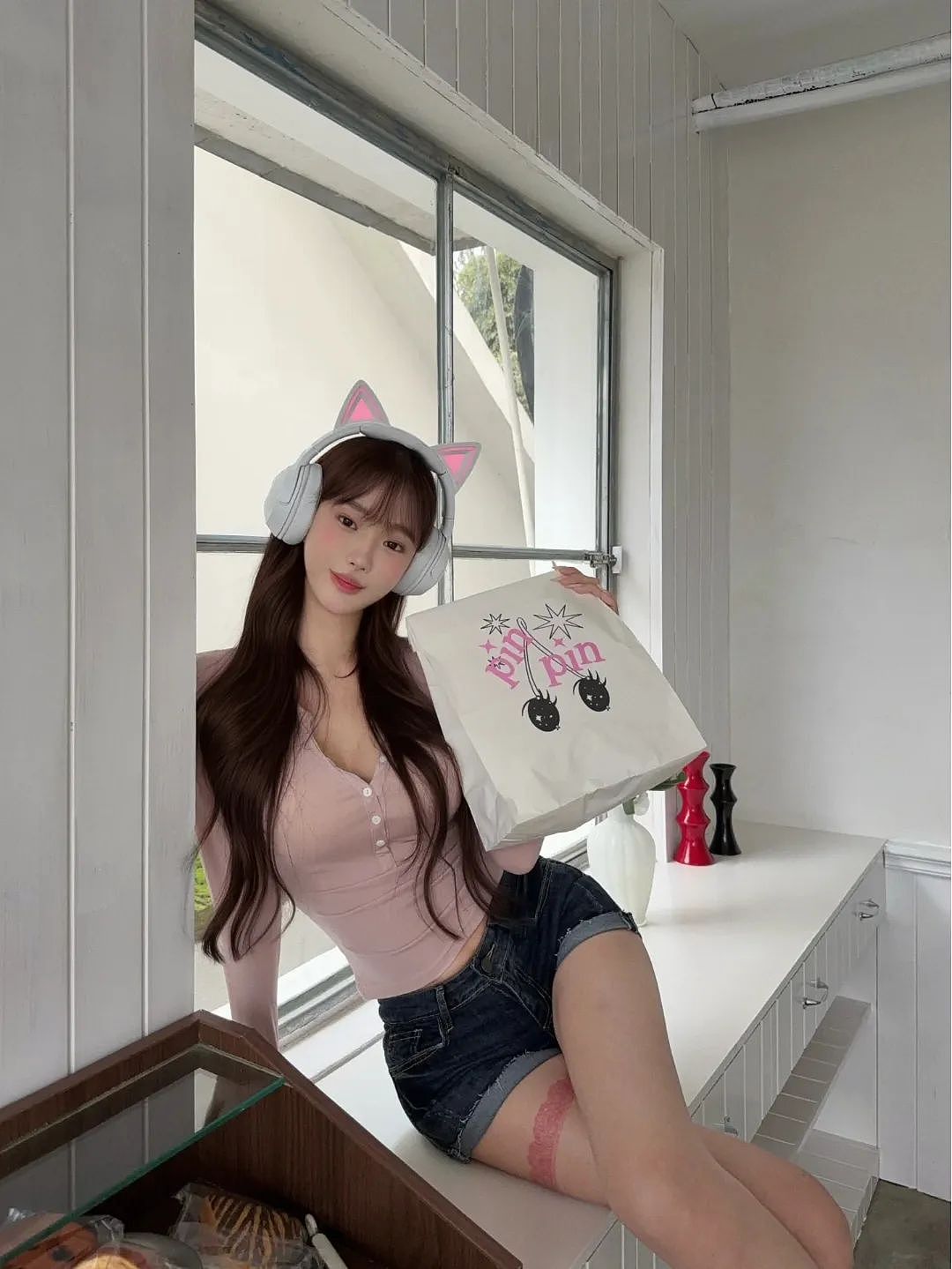 【美女】95后“漫画腿”女生的心机穿搭!短裤长腿,这么穿好看到爆炸(组图) - 2