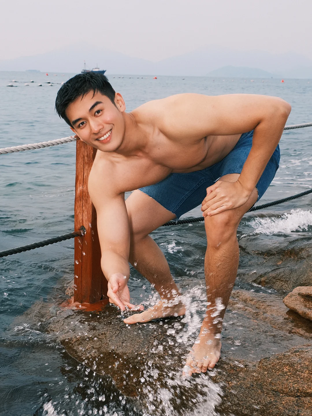 【帅哥】25岁广州男模，宽肩胸肌手臂线条，这脂包肌轮廓清晰惹人爱（组图） - 12