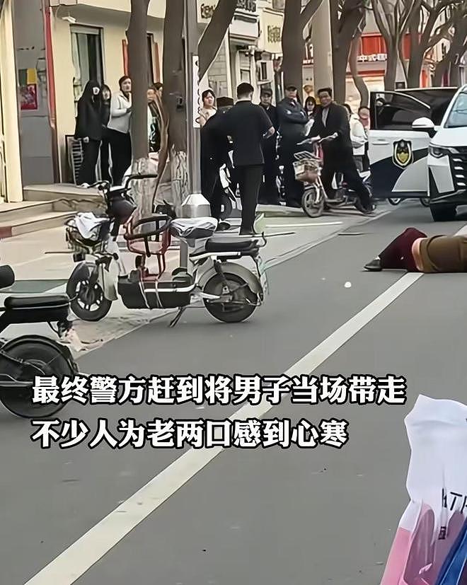炸裂！网传一男子为了小三当街痛打父母，棍子都打烂，警方已介入（组图） - 9