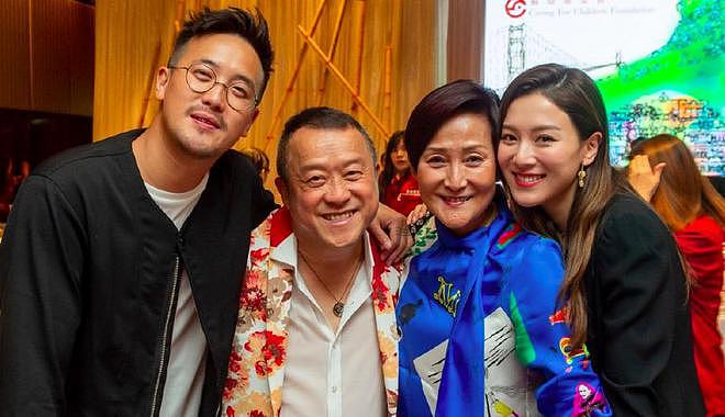 曾志伟72岁生日摆素宴，筹600万捐给杭州寺庙，众星云集儿女在旁（组图） - 9