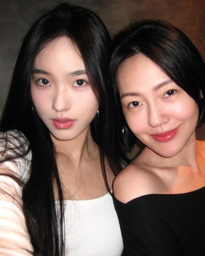 小S二女儿Lily晒旅行美照，走出大S离世阴影，秀小蛮腰和豪车（组图） - 11