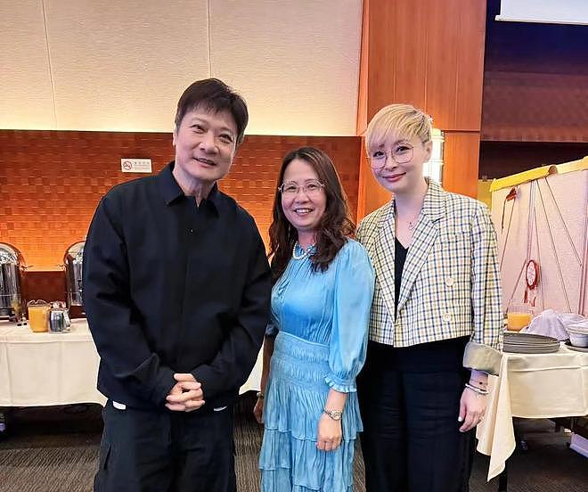 曾志伟72岁生日摆素宴，筹600万捐给杭州寺庙，众星云集儿女在旁（组图） - 8
