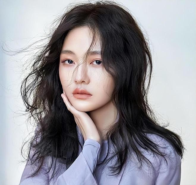小S二女儿Lily晒旅行美照，走出大S离世阴影，秀小蛮腰和豪车（组图） - 13