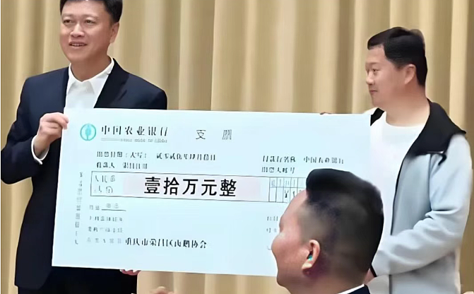 新晋顶流“荣昌卤鹅哥”刷屏全网！这个被骂“不要脸”的中年男人，把网红李美越的脸扇肿了（组图） - 30