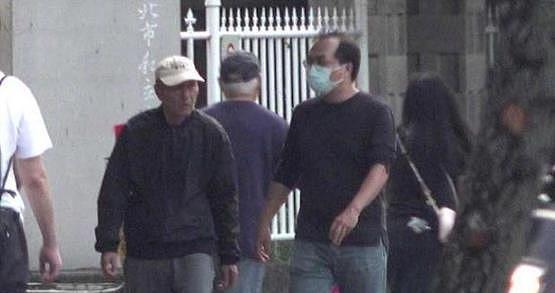 78岁侯孝贤近照,脸颊凹陷瘦了很多,步伐缓慢行动还算稳健(组图) - 3