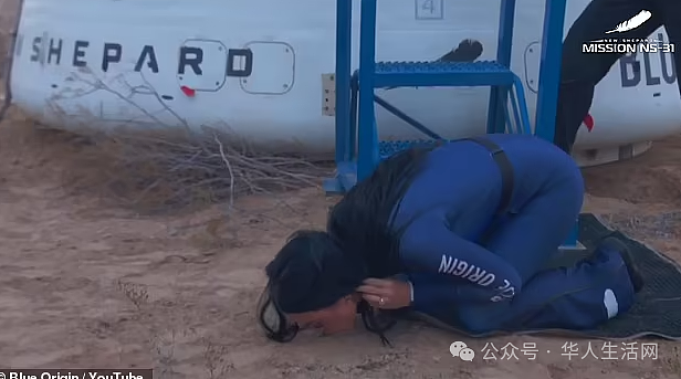 “全女火箭”平安返回地球,女星吻地庆祝!贝佐斯摔进沟里接人(组图) - 6
