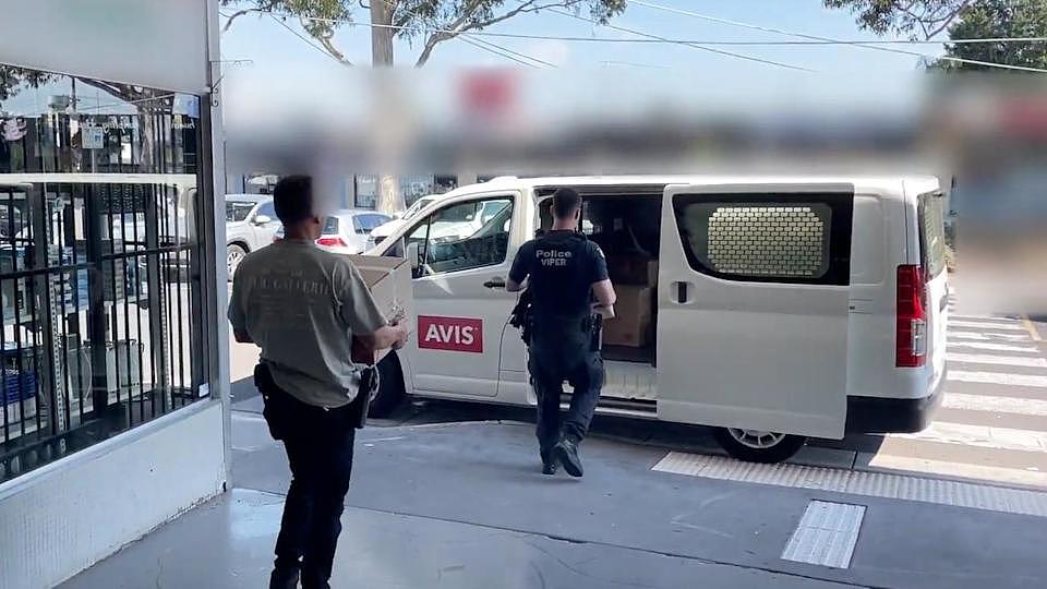 澳警方突袭12家烟草店!查获$500万非法烟草,14人被捕(组图) - 2