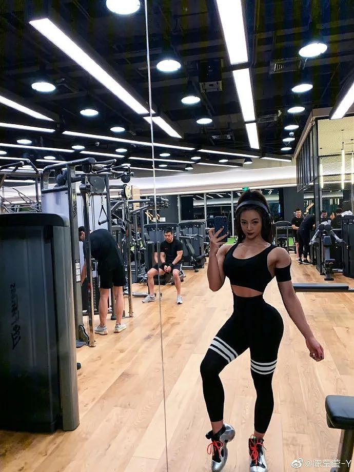 【美女】广东97年女老师,荣获比基尼冠军,网友:这身材想不红都难(组图) - 14