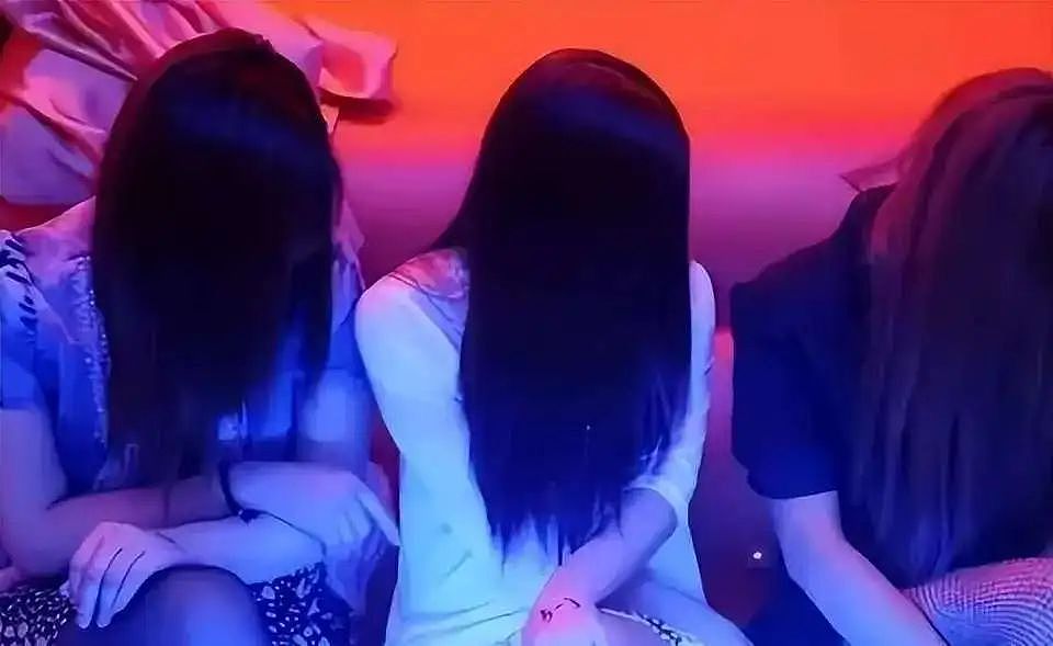 长沙42岁高颜值妈妈带17岁女儿爆美照全网找男人？照片细节被扒这事不简单（图） - 8
