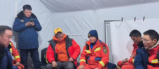 青海玉珠峰3名登山者遇难:搜救人员再次上山转运遗体,事前4人一同登山未报备(组图) - 2