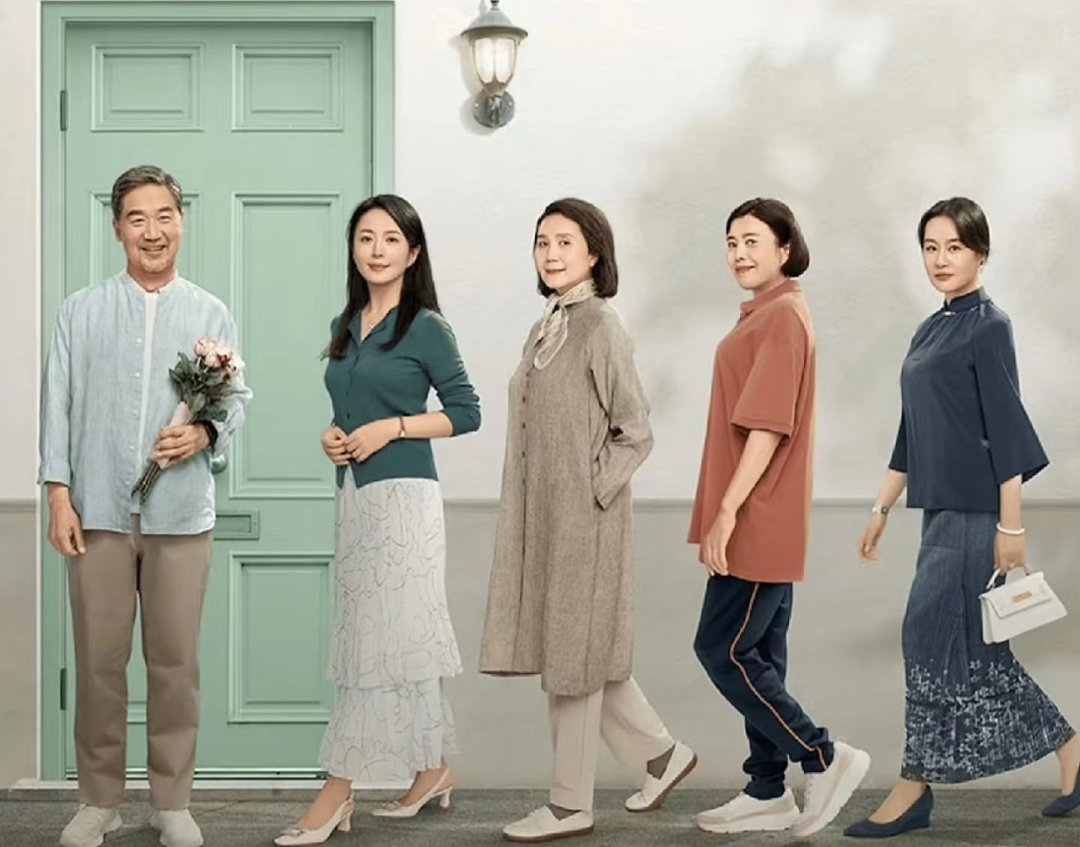 “70岁老头被四个女人狂追”老年人的爱情修罗场,比年轻人更狗血(组图) - 1