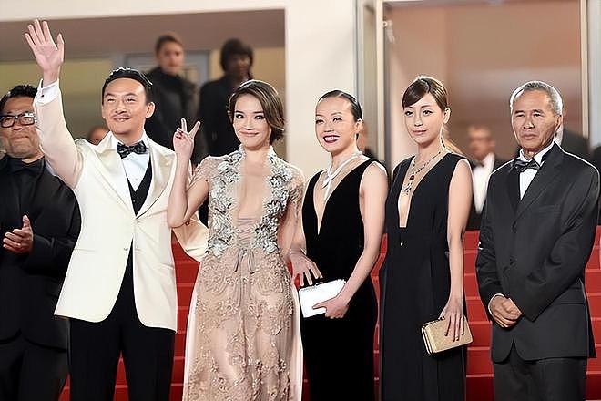 78岁侯孝贤近照,脸颊凹陷瘦了很多,步伐缓慢行动还算稳健(组图) - 9