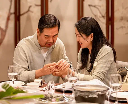“70岁老头被四个女人狂追”老年人的爱情修罗场,比年轻人更狗血(组图) - 3