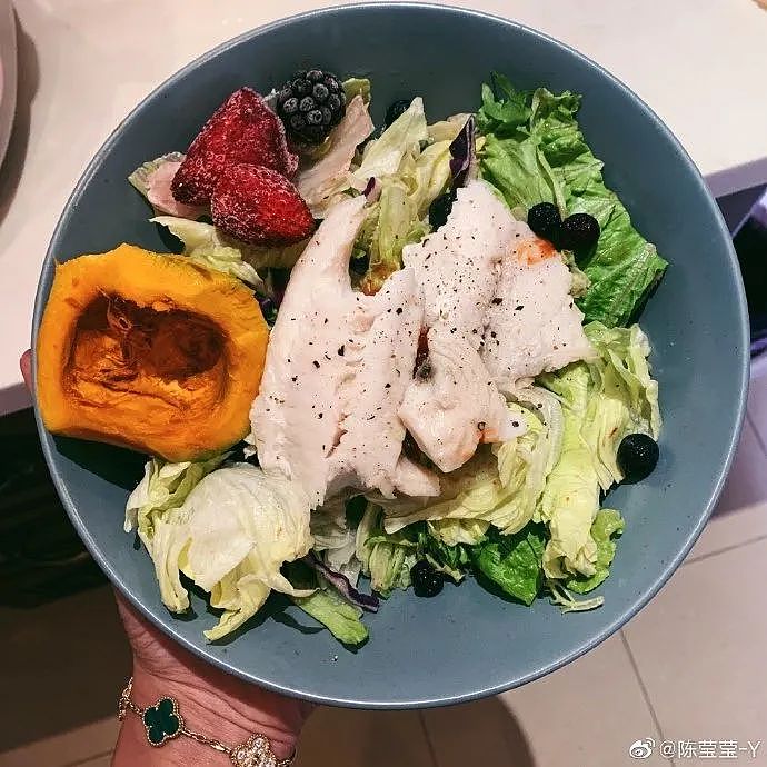 【美女】广东97年女老师,荣获比基尼冠军,网友:这身材想不红都难(组图) - 17