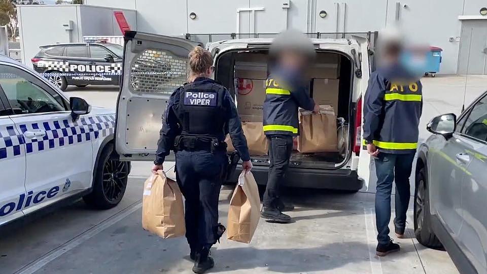 澳警方突袭12家烟草店!查获$500万非法烟草,14人被捕(组图) - 1